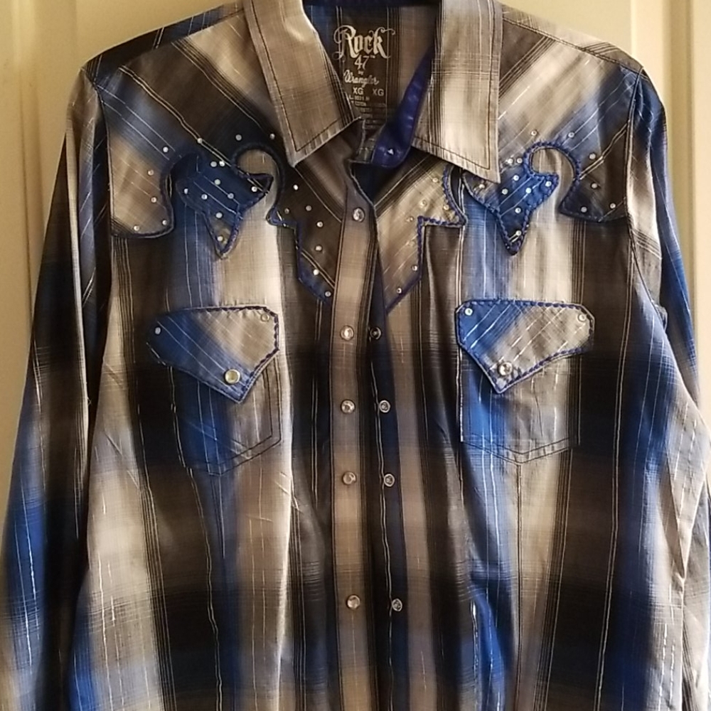 Beautiful ladies shirt.  Never been worn.